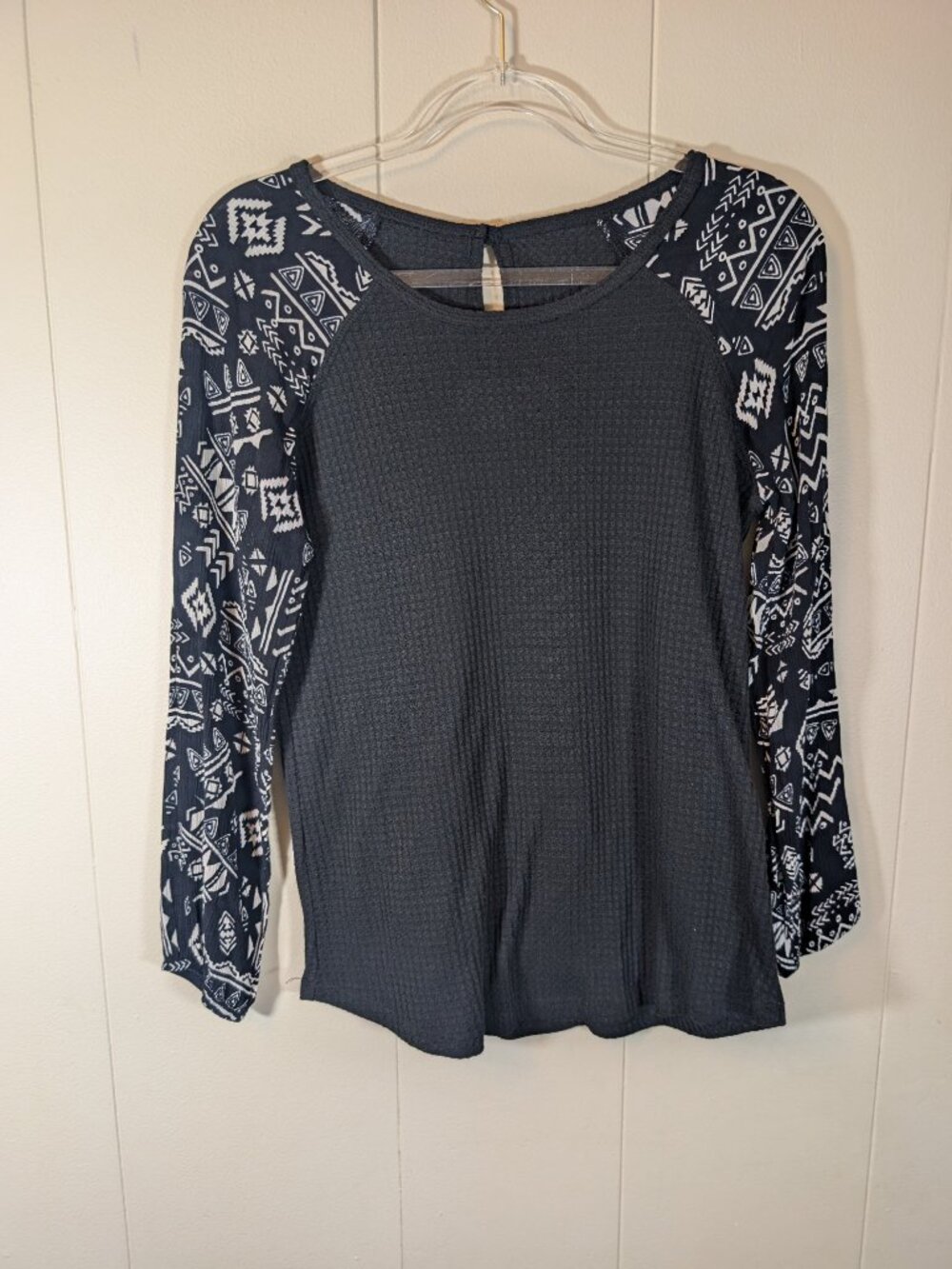 VINTAGE Jody California Thermal Top Tribal Print Raglan Sleeve Made USA